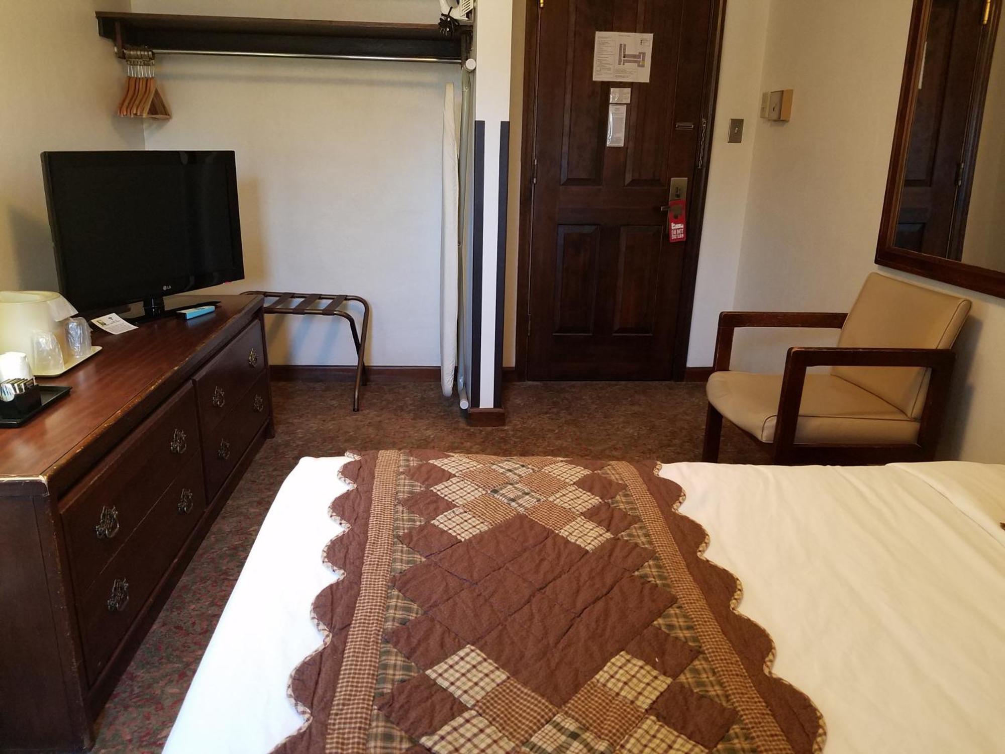 Potawatomi Inn & Cabins Angola Szoba fotó
